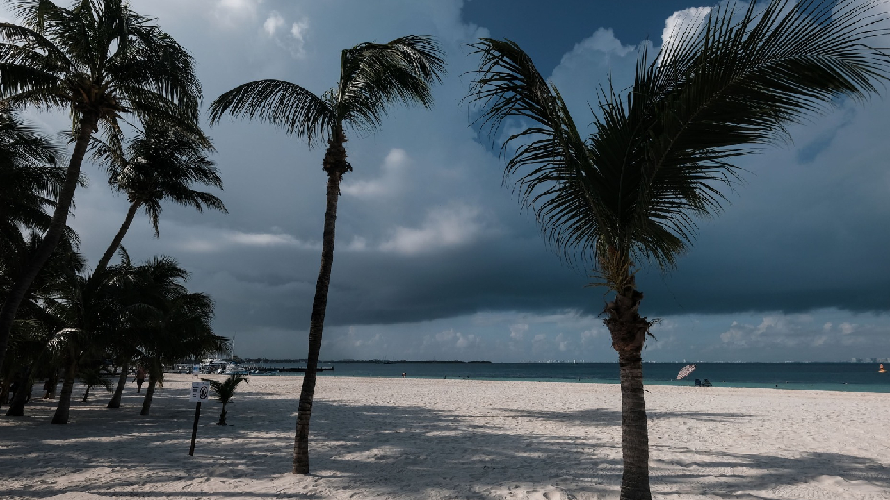 El clima será caluroso con lluvias.