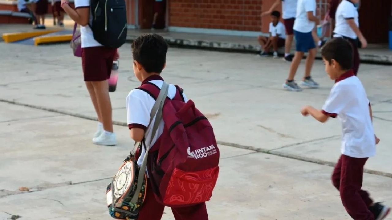 Miles de estudiantes inician hoy un nuevo ciclo escolar.