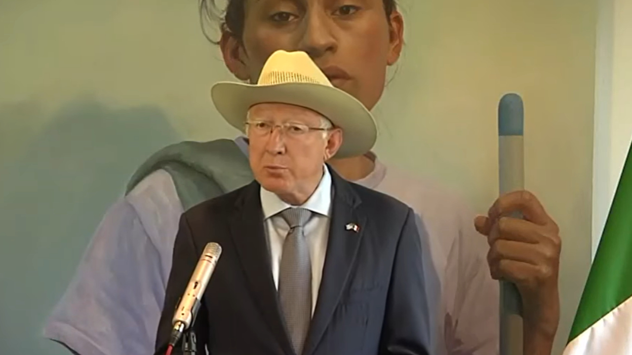 El Embajador Ken Salazar advierte que la reforma al Poder Judicial podría poner en peligro la democracia y la relación comercial entre México y Estados Unidos,