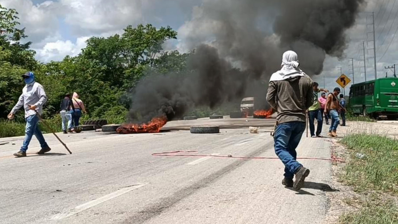 Tras el enfrentamiento, los habitantes bloquearon la carretera federal Tulum-Muyil y la carretera Tulum-Chemuyil