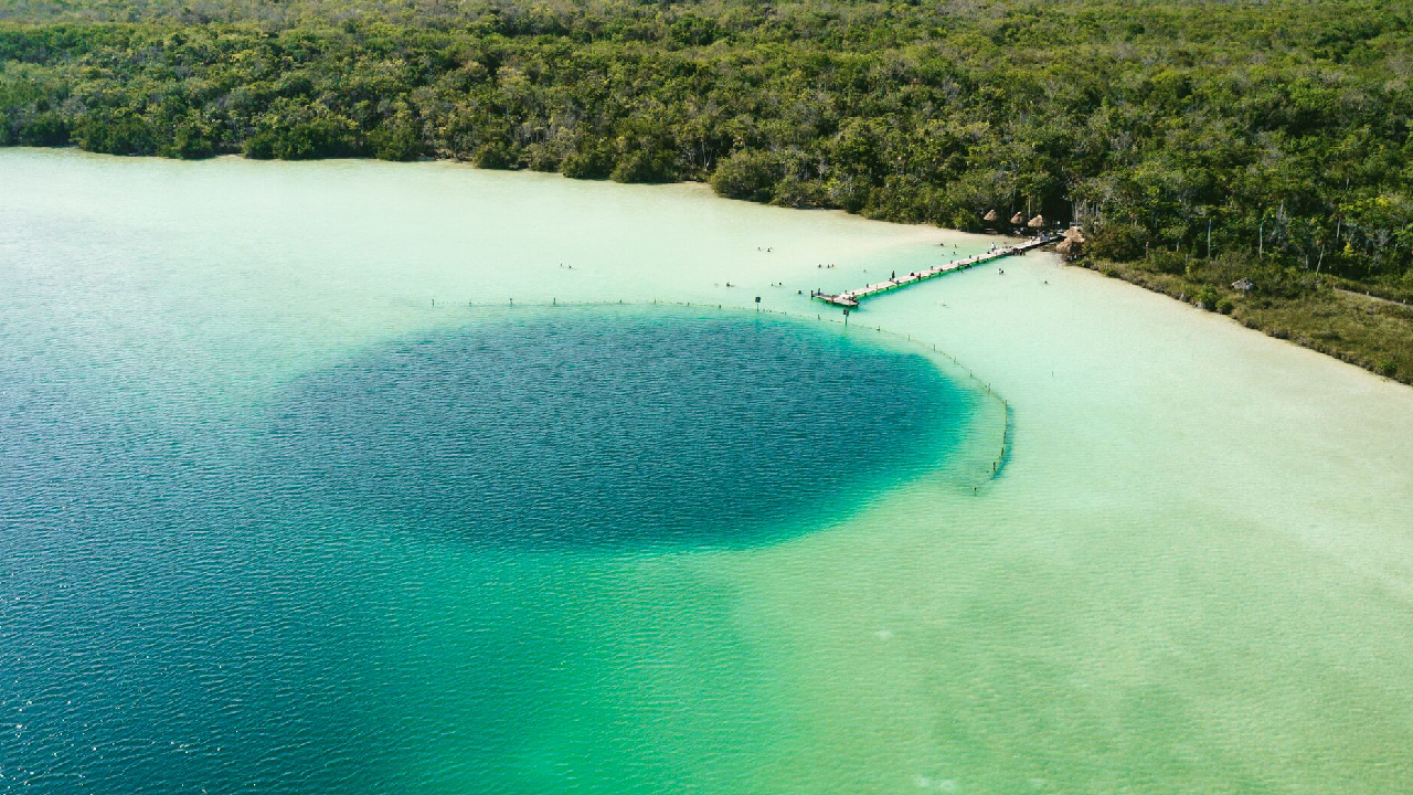 Los cenotes son otro atractivo en Quintana Roo.