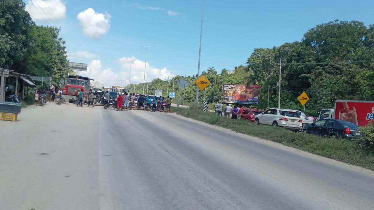 Bloqueo carretero en el sur de Quintana Roo.