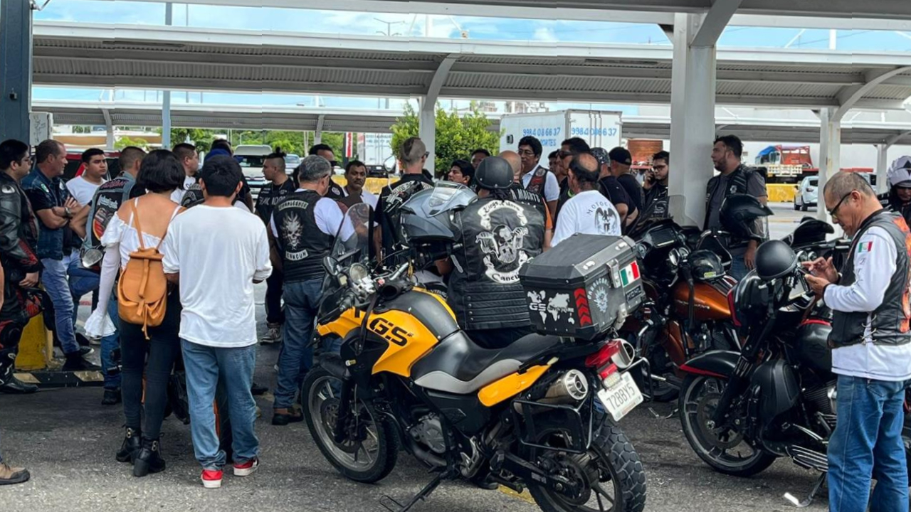 Motociclistas en contra de la Ley Chaleco, en Quintana Roo.