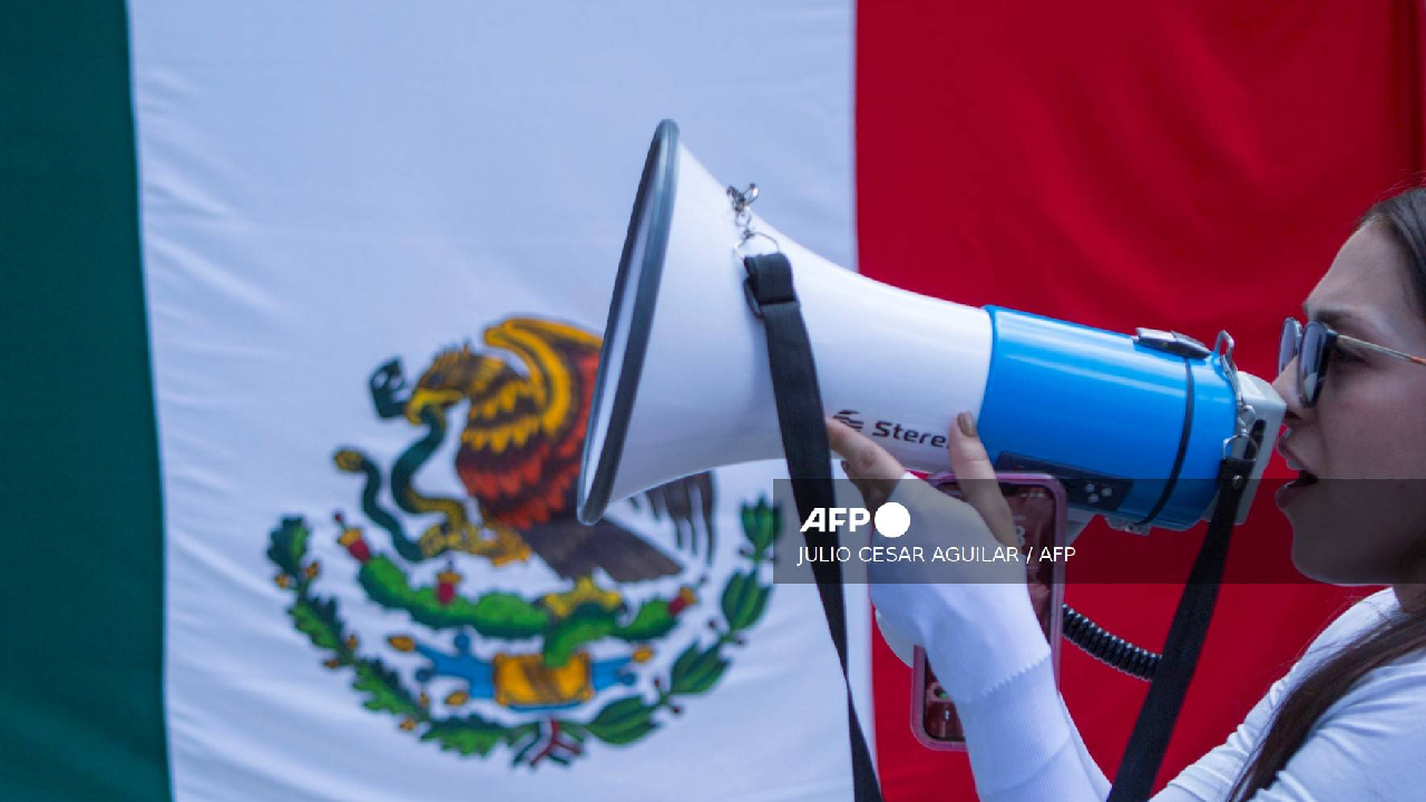 Trabajadores protestan contra la reforma al PJ.