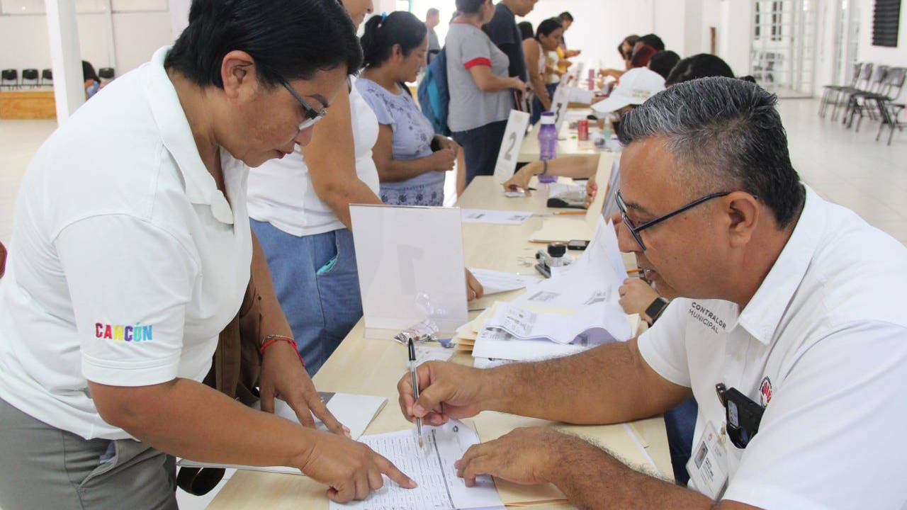 Módulos de atención para quienes no logren tramitar la beca en línea.