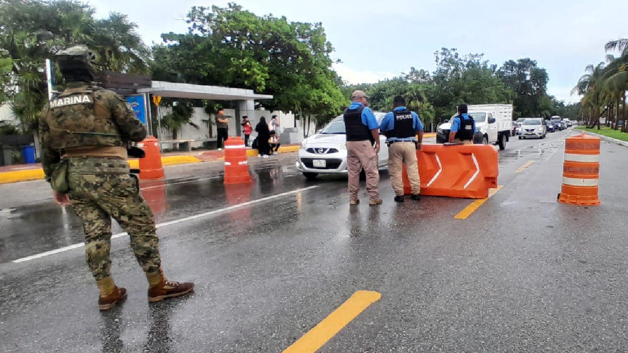 Cierre de la zona hotelera de Cancún por robo con violencia.