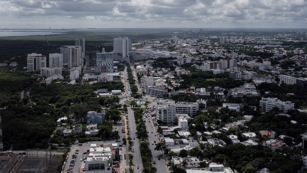 Cierres viales en Cancún.