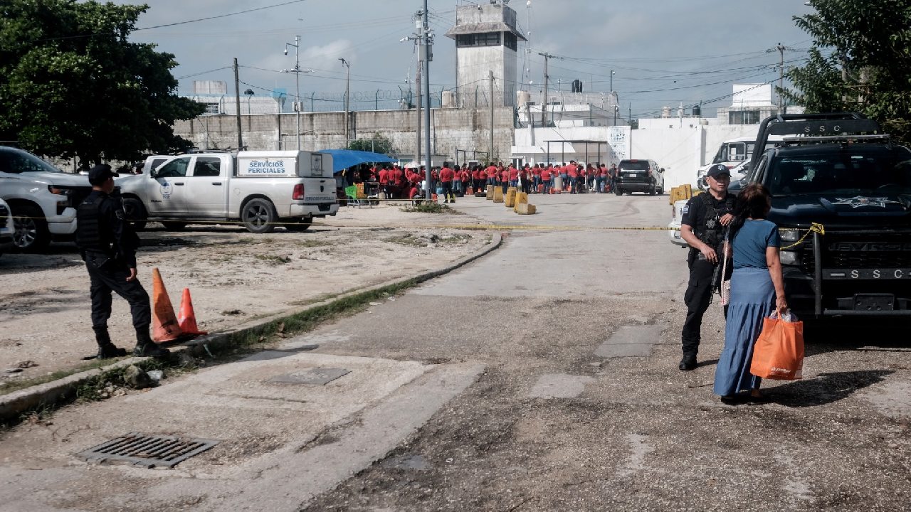 Operativo sorpresa en la cárcel de Cancún.