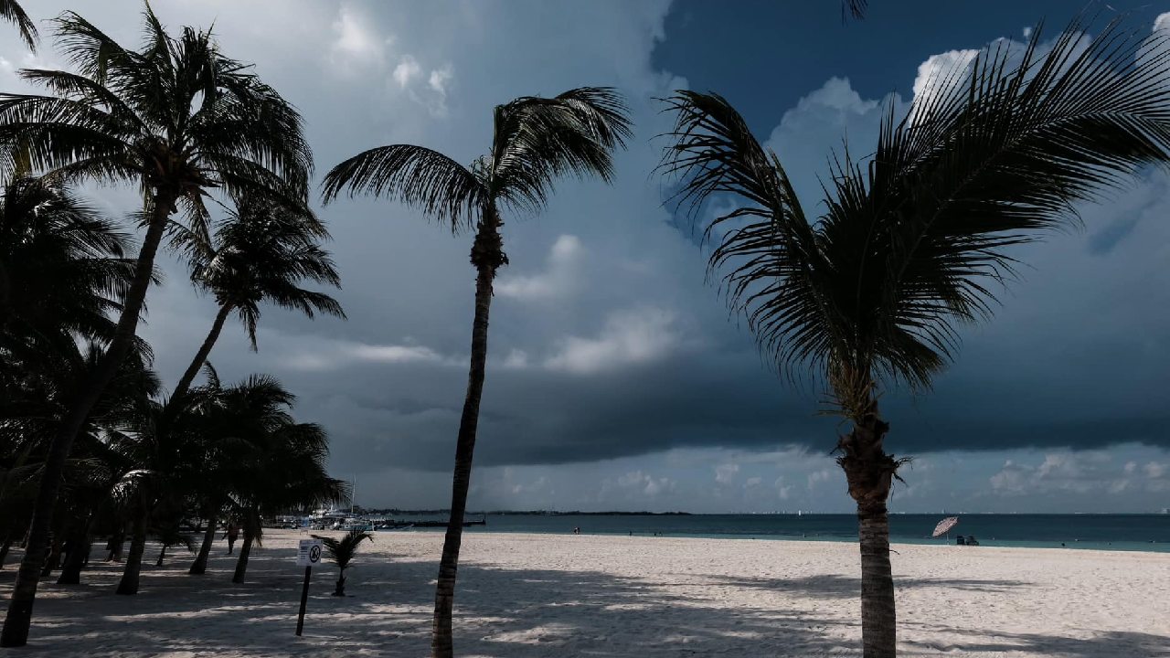 Habrá cielo nublado y posibles lluvias.