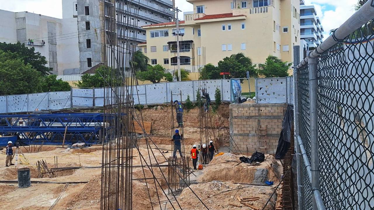 Trabajadores en Cancún.