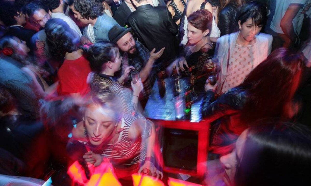 Saliste de fiesta y tienes resaca. Esto te conviene.