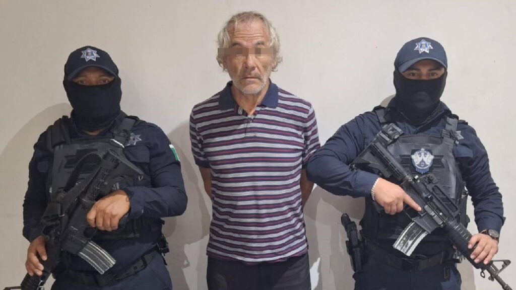 El detenido traías varias dosis de drogas.