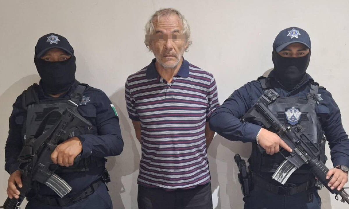 El detenido traías varias dosis de drogas.