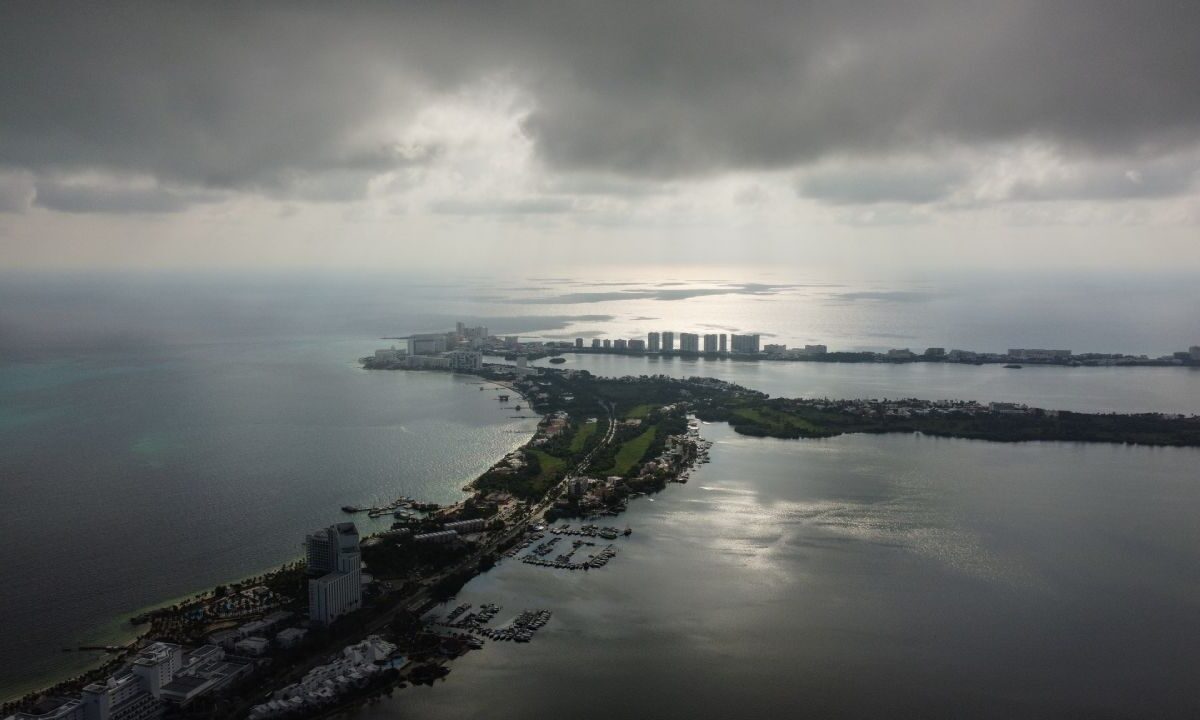 Clima en Quintana Roo. Nublado y lluvias.