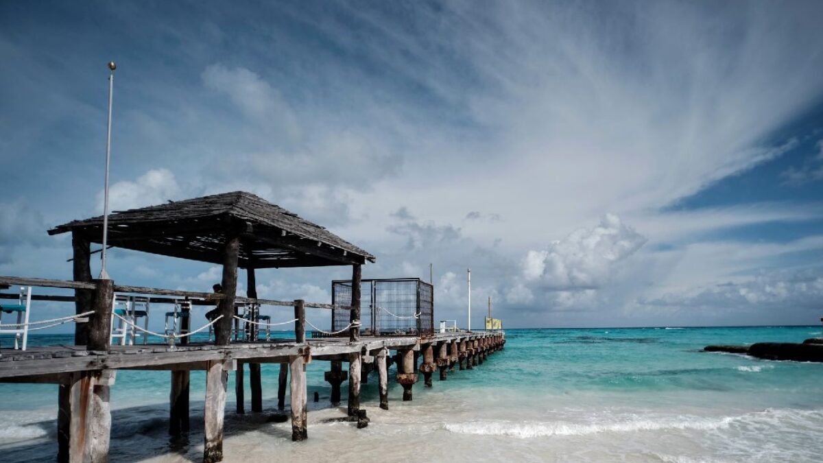 Clima hoy domingo. Prevén nublados y lluvias.