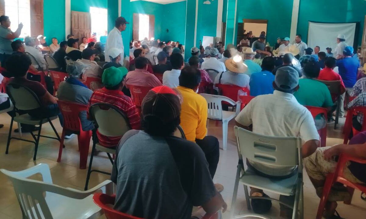 Asamblea ejidal en Chiquilá.