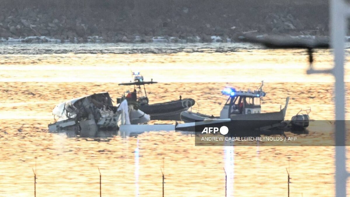 Cuerpos de emergencia continúan en la zona.