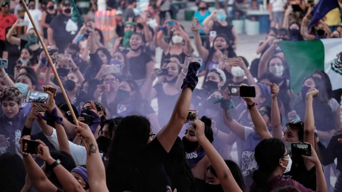 Manifestación de un colectivo feminista, en Cancún.