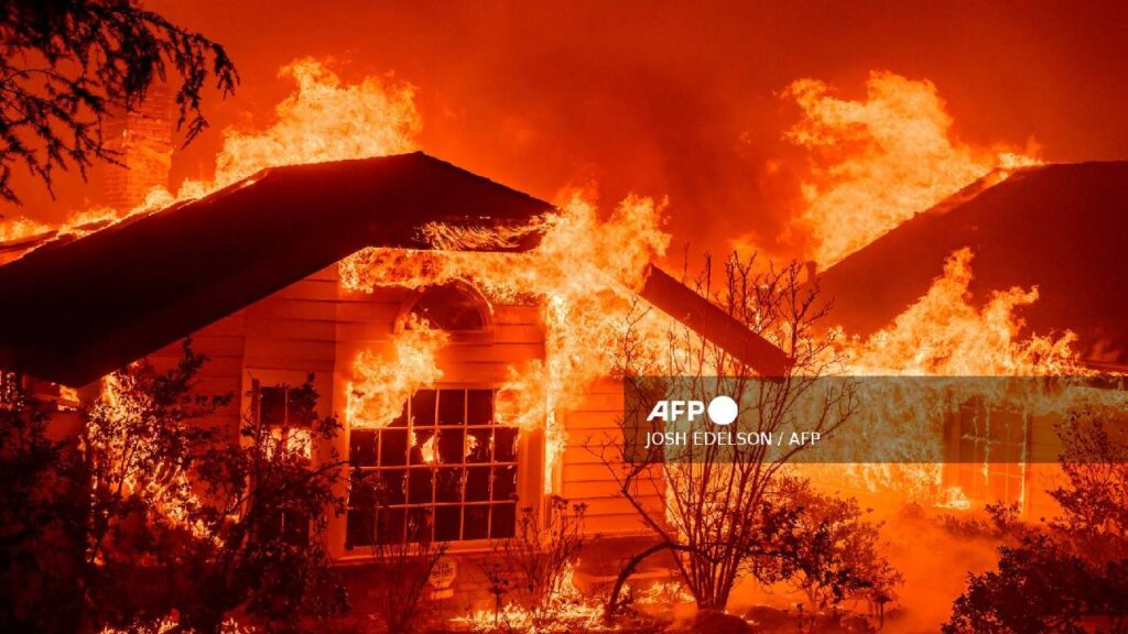 Infierno en Los Ángeles. Reportan un gran incendio forestal.