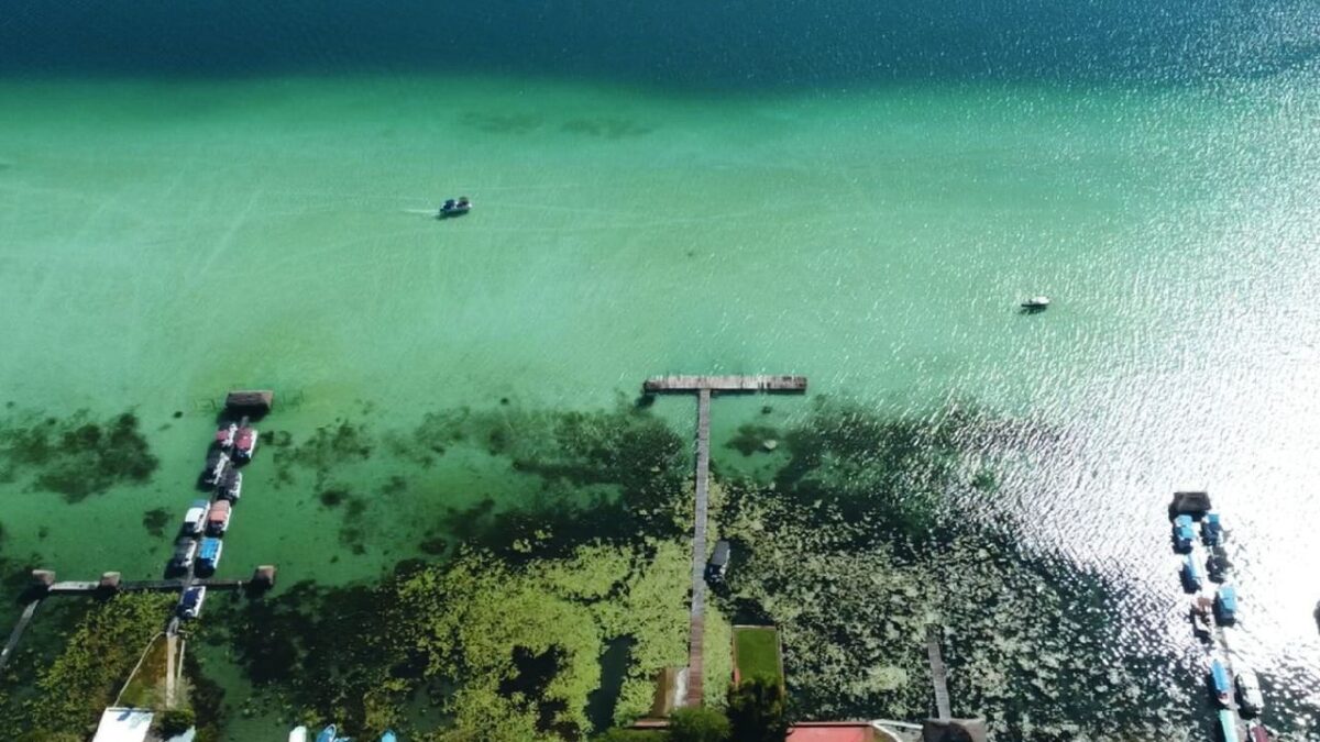 Laguna de Bacalar, en peligro.