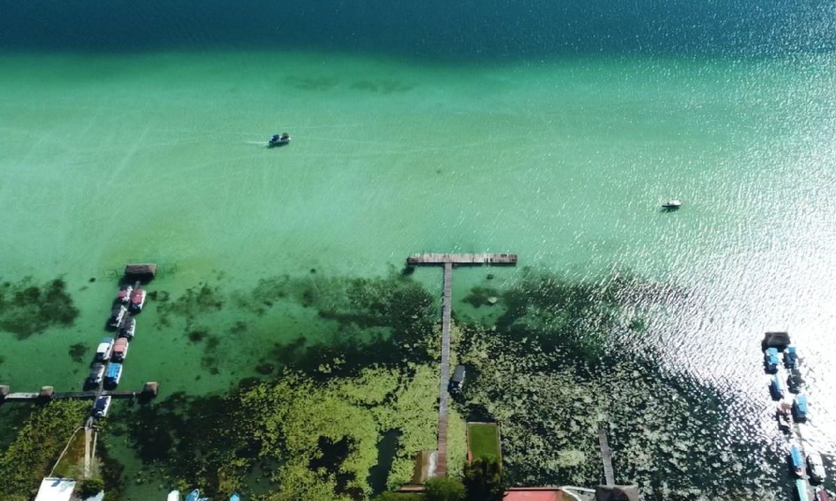 Laguna de Bacalar, en peligro.