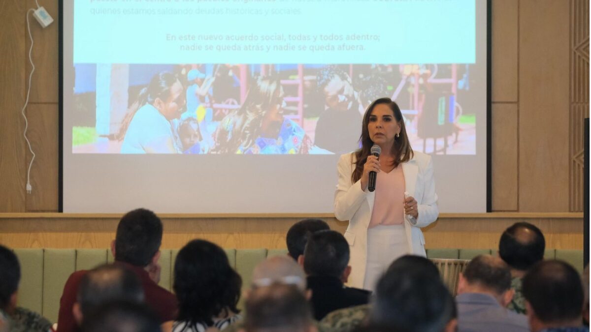 Mara Lezama impartió una conferencia.