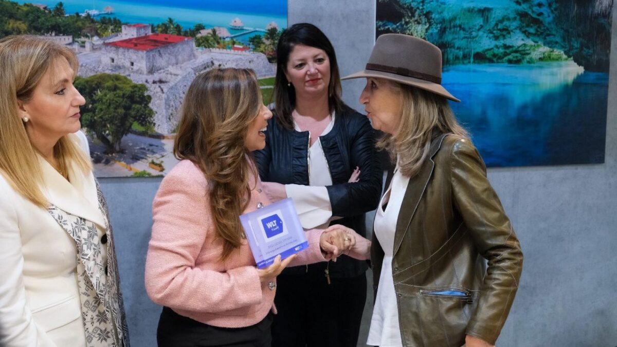 Mara Lezama recibió un reconocimiento.