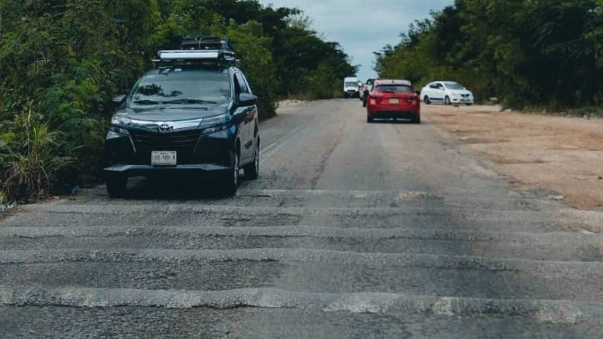 Topes en tramo carretero de Quintana Roo.