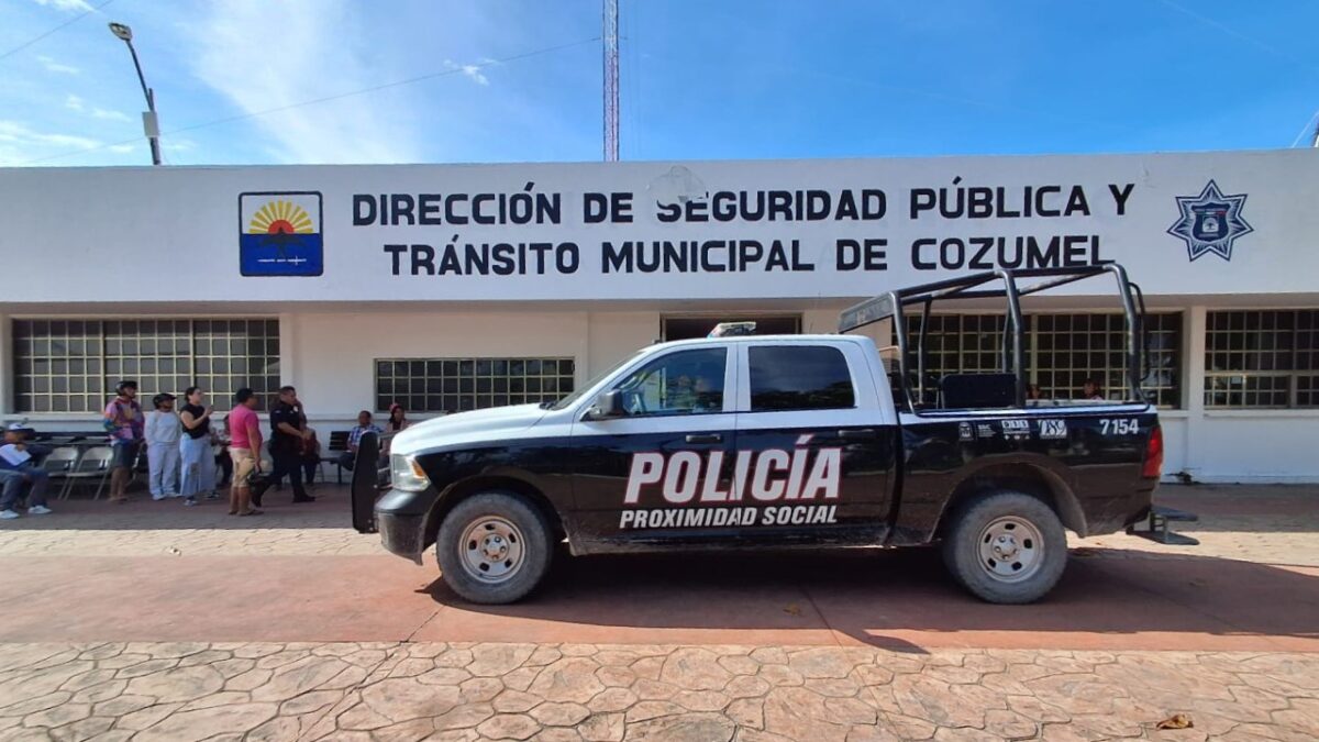 Policía de Cozumel.
