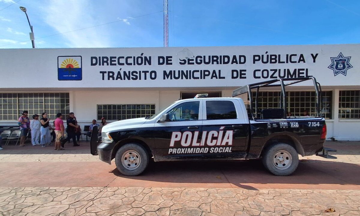 Policía de Cozumel.