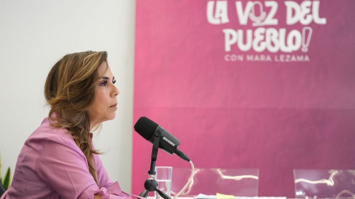 La gobernadora durante su programa la Voz del Pueblo.