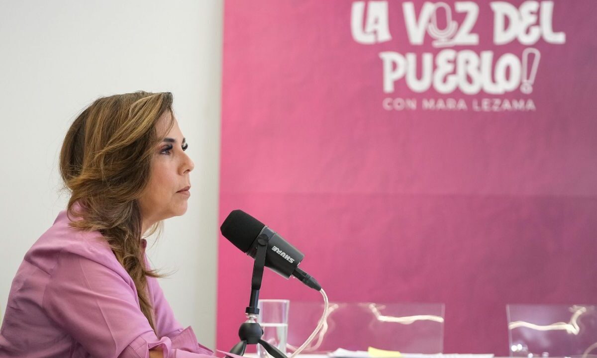 La gobernadora durante su programa la Voz del Pueblo.