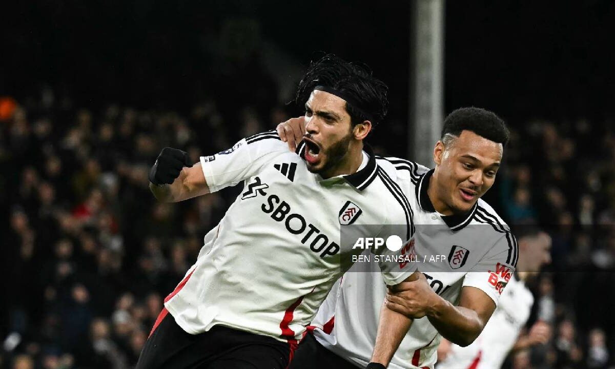 Raúl Jiménez hace historia.