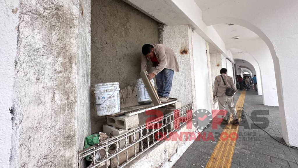 Obras en el palacio municipal de Benito Juárez.