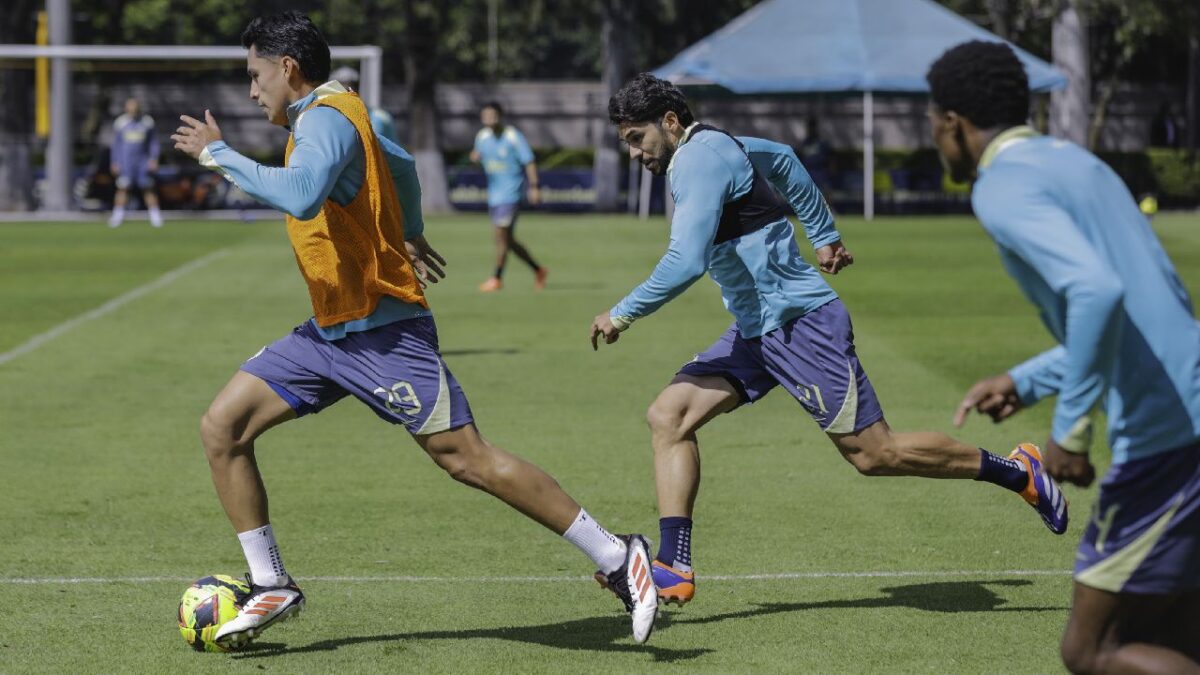 Jugadores del América se alistan para su siguiente encuentro.