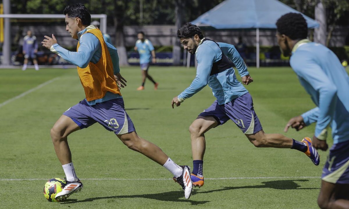 Jugadores del América se alistan para su siguiente encuentro.