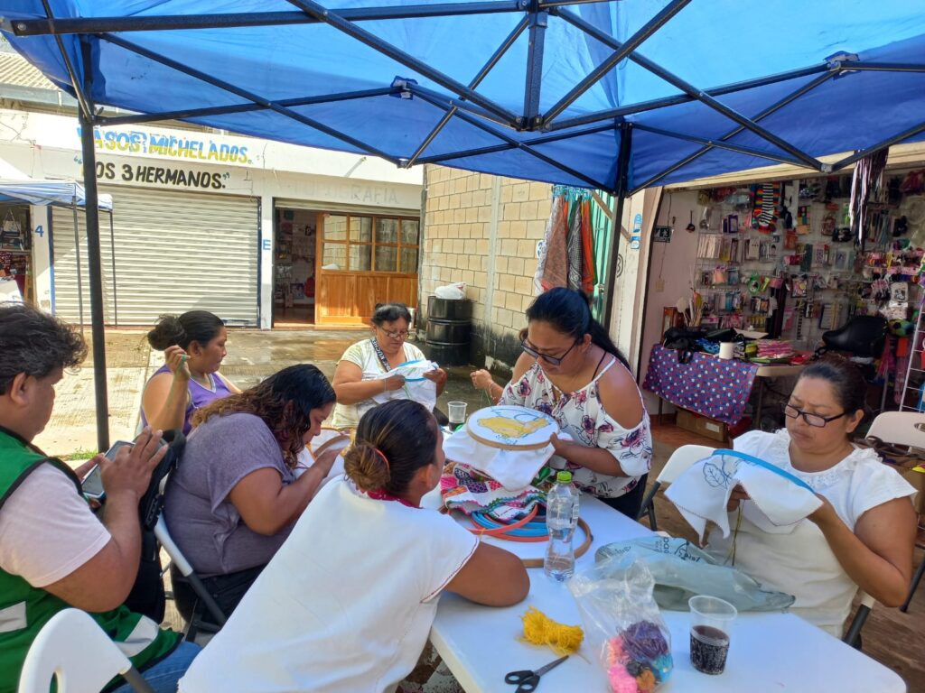 Impulsan emprendimiento de la mujer .