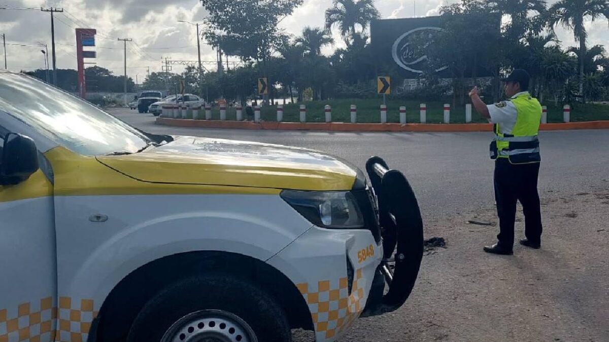 Continúan algunos cierres viales en Cancún.