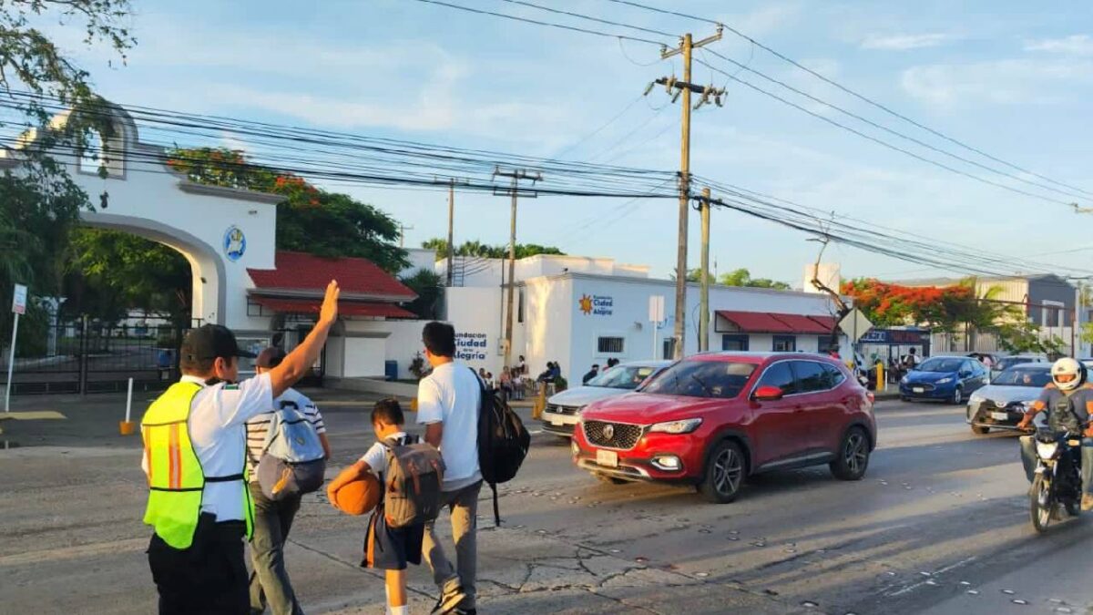 Continúan algunos cierres viales.