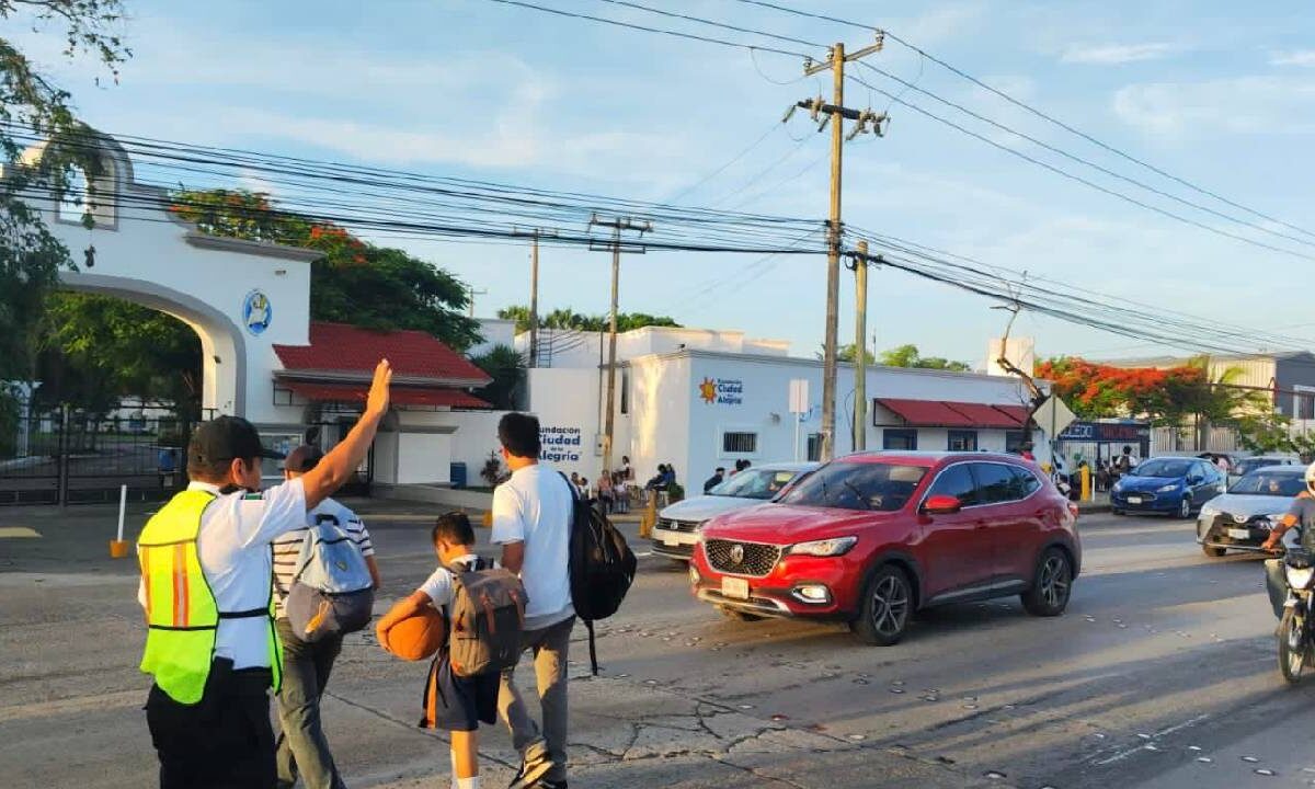Continúan algunos cierres viales.