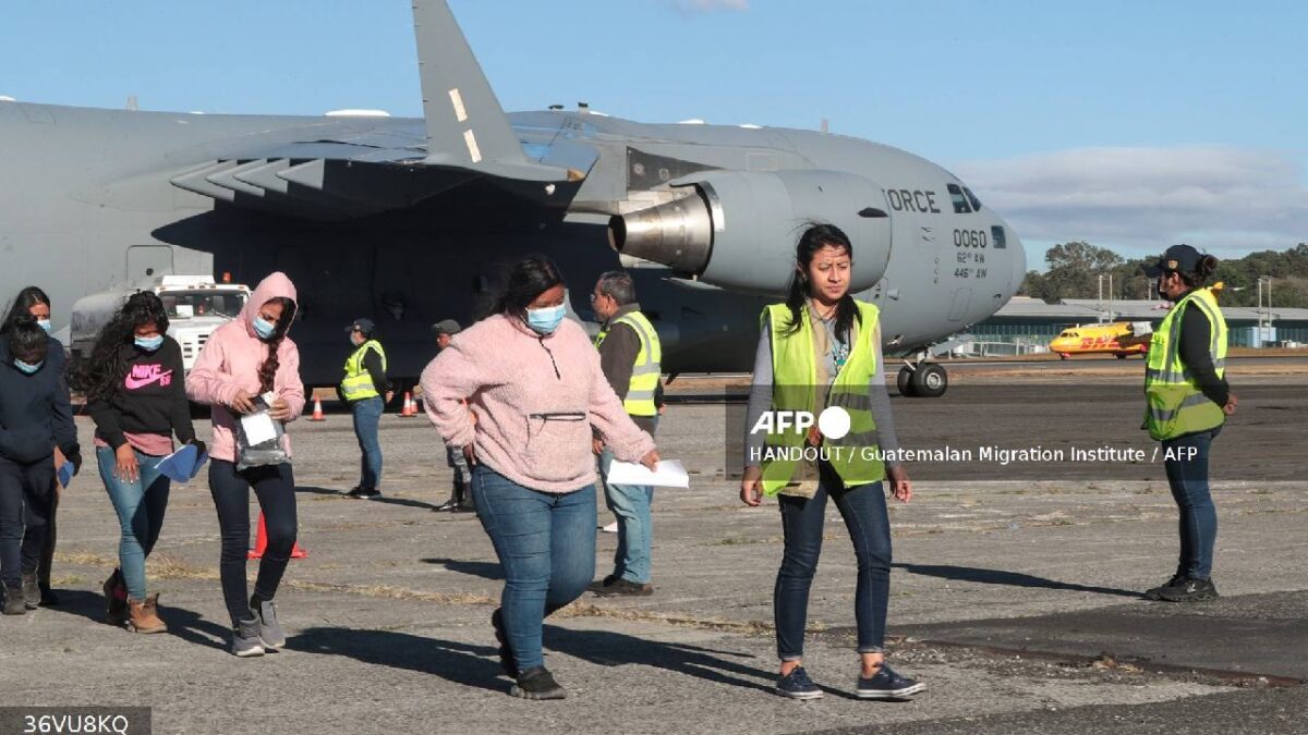 ¿Cumplió Trump? Legan a Guatemala ciudadanos deportados de EE.UU.