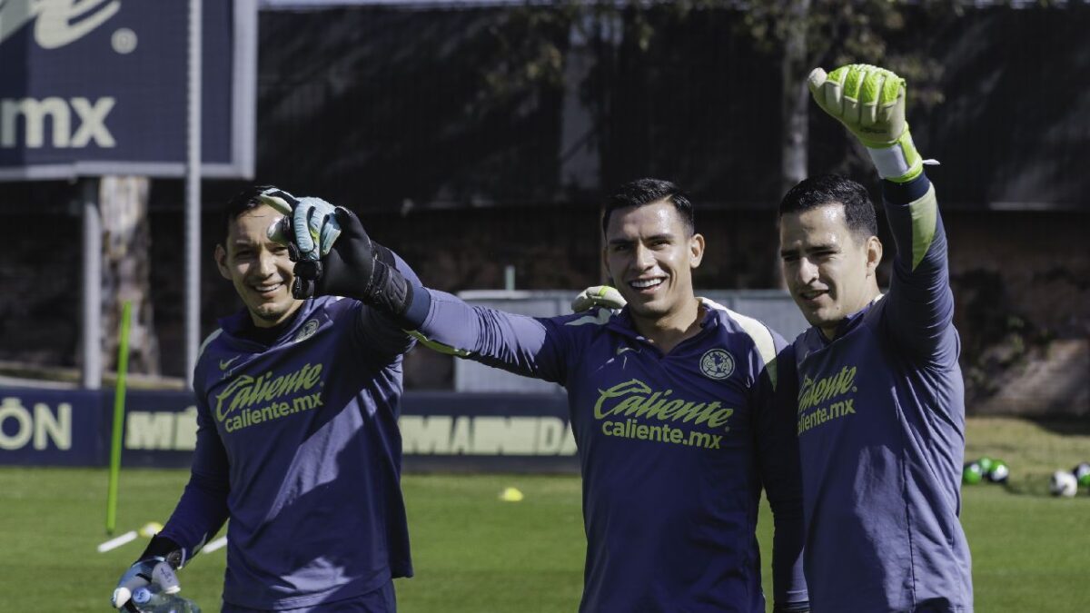 Jugadores del América se alista para su próximo partido.