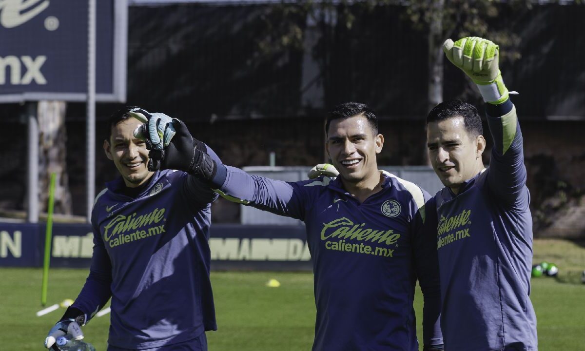 Jugadores del América se alista para su próximo partido.