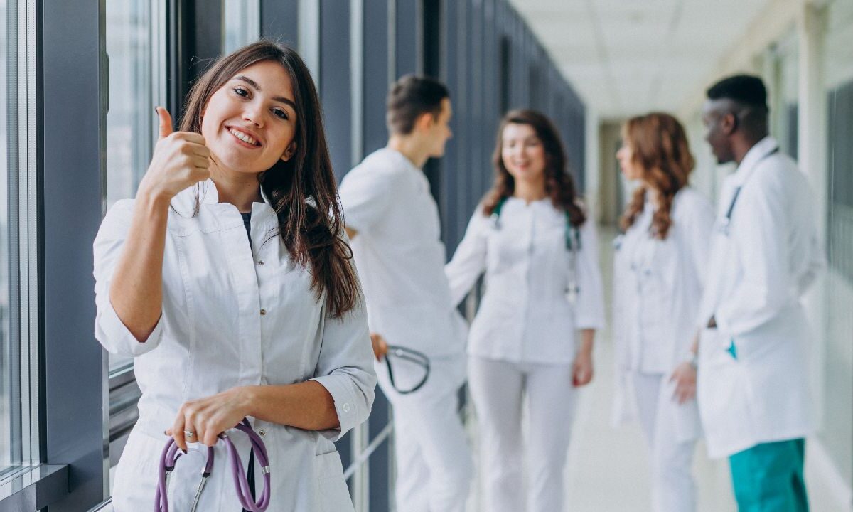 Abren convocatoria a enfermeros y enfermeras para laborar en el extranjero.