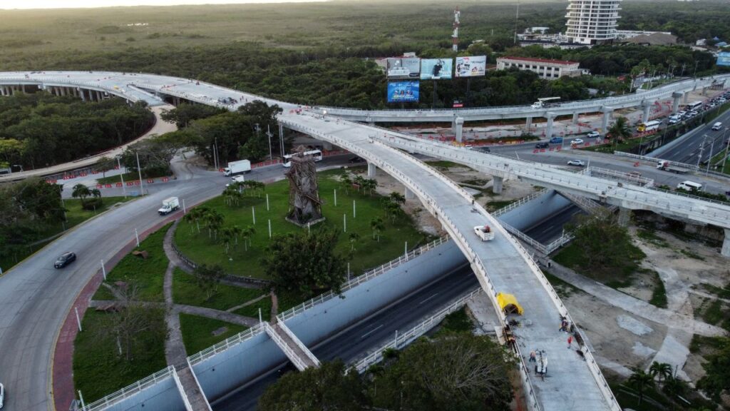 Los cierres viales se ubican cerca de donde se construye el puente Nichupté.