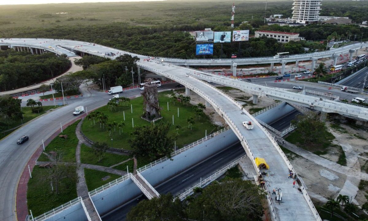 Los cierres viales se ubican cerca de donde se construye el puente Nichupté.