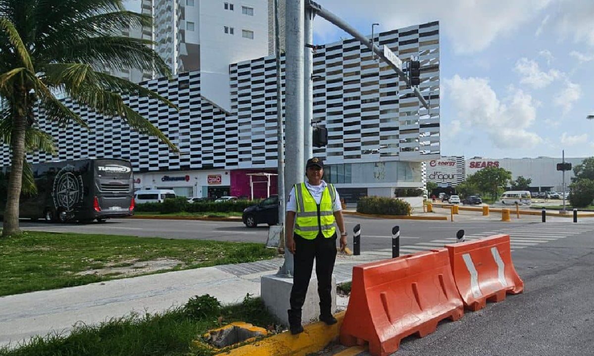 Continúan otras y cierres viales en Cancún.