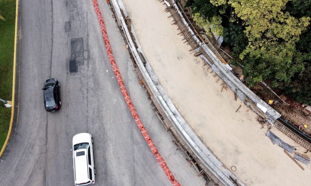 Continúan algunos cierres viales en la ciudad.