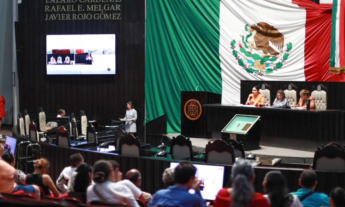 Sesión en el Congreso de Quintana Roo.