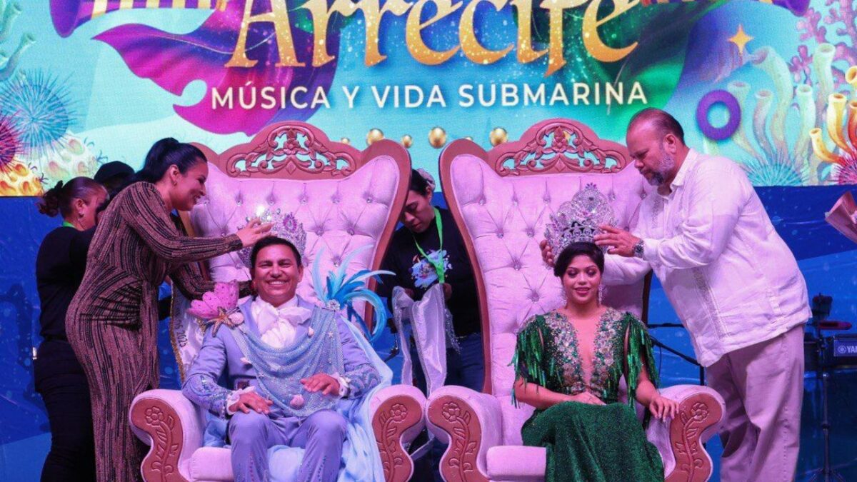 Coronación de los reyes del Carnaval en Puerto Morelos